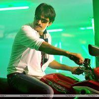 Ravi Teja - Ravi Teja in Nippu Movie Stills | Picture 131075